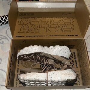 NIKE Space Hippie 04